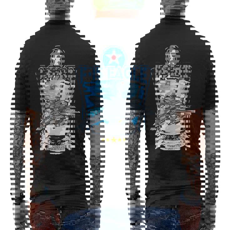 アメリカ空軍の航空機戦闘機f15イーグルのプレゼント メンズTシャツ バックプリント