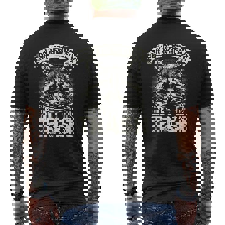 アライグマ ゴミに気を取られる アライグマ ゴミ男 メンズTシャツ バックプリント