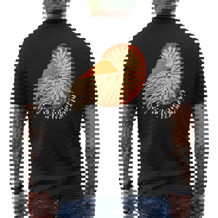 オウムガイ 海の生き物 太古の時代 海を救う メンズTシャツ バックプリント