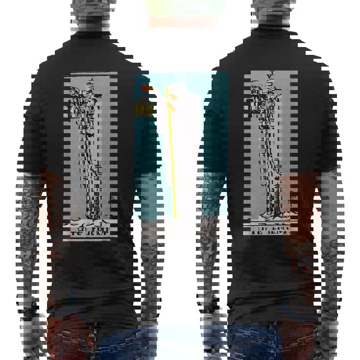 オリジナルのrider Waite Deckからの隠者ビンテージタロットカード メンズTシャツ バックプリント