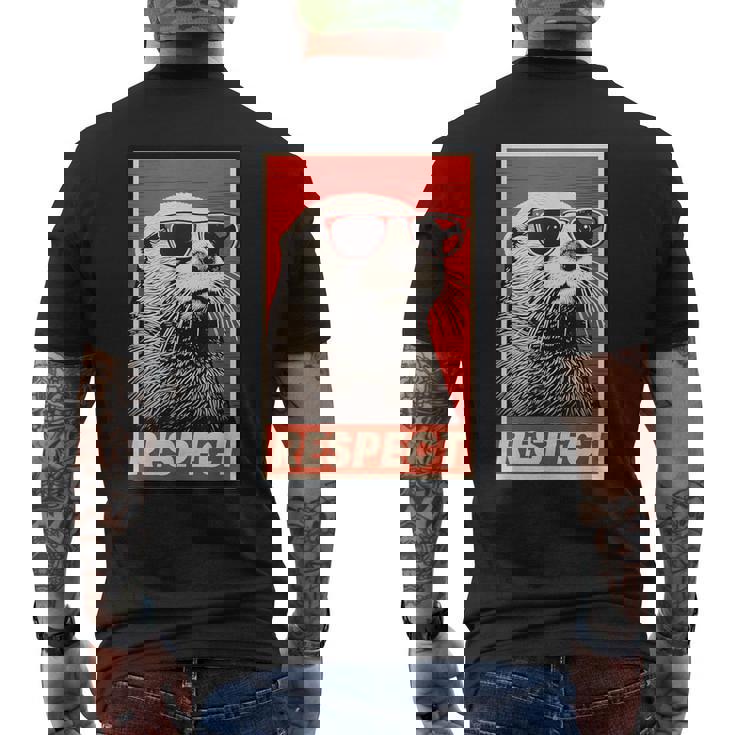 カワウソ 動物 リスペクト ヴィンテージ レトロ メンズTシャツ バックプリント