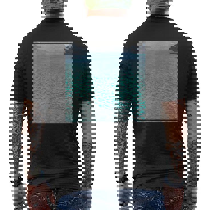 グスタフ・クリムトによるアターゼー 1900 メンズTシャツ バックプリント