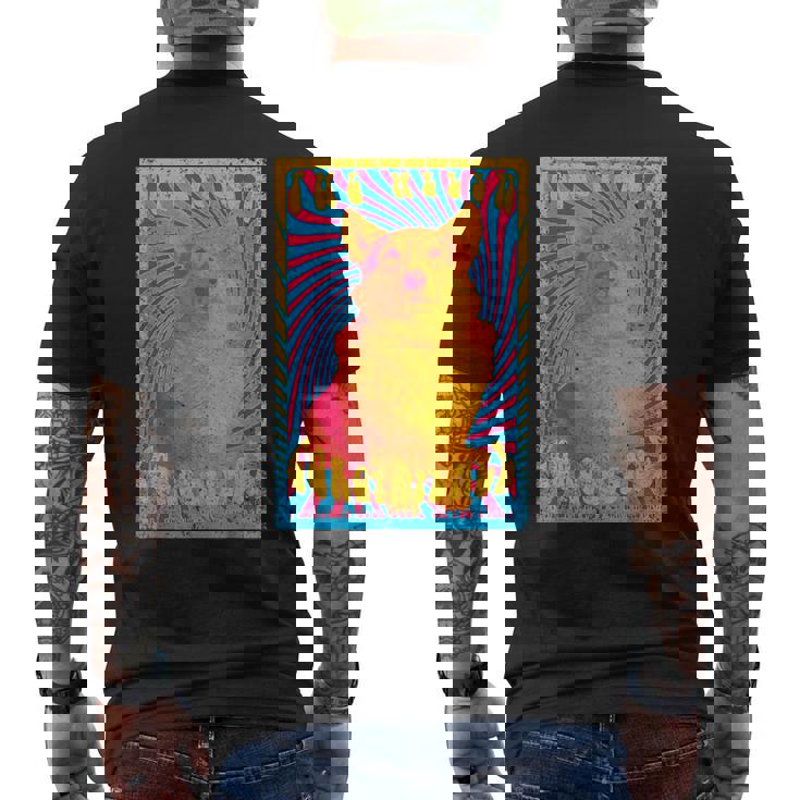 コーギードッグファニーサイケデリック1960年代ウェルシュコーギーペンブローク メンズTシャツ バックプリント