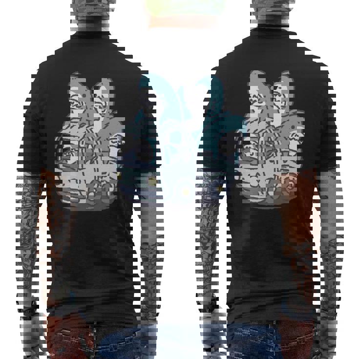 サメがたくさんトラックに 長袖tシャツ メンズTシャツ バックプリント