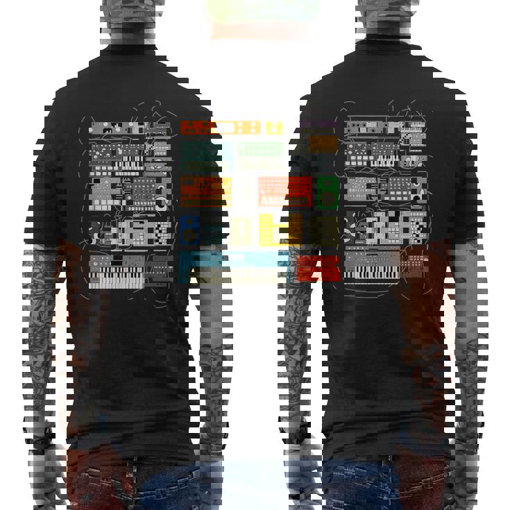 シンセサイザー と エレクトロニック・ミュージシャン と Dj メンズTシャツ バックプリント