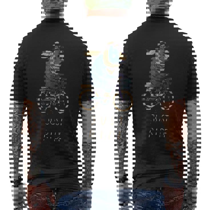 ジャストライド バイクティー。自転車用ティーの上のかわいい熊 メンズTシャツ バックプリント