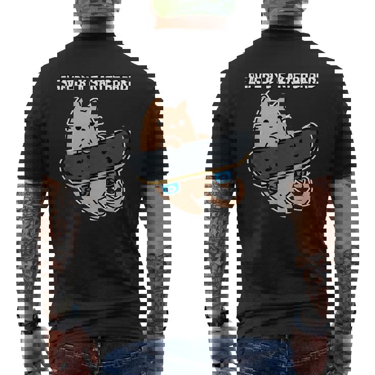 スケートボード猫sk8スケートボードで保存 メンズTシャツ バックプリント