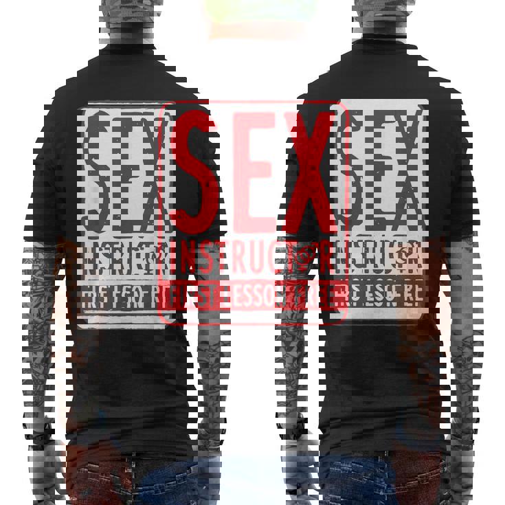セックスインストラクター、バチェラーパーティー、面白いバチェラーパーティーのアイデア メンズTシャツ バックプリント