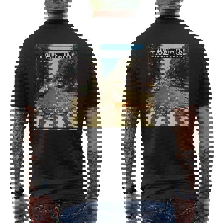 タビーロードクールタビーキャッツクロッシング メンズTシャツ バックプリント