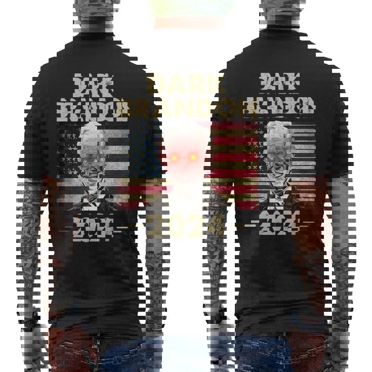 ダークブランドン・バイデン 2024 レトロフラッグ Usa ファニー ジョー・バイデン メンズTシャツ バックプリント