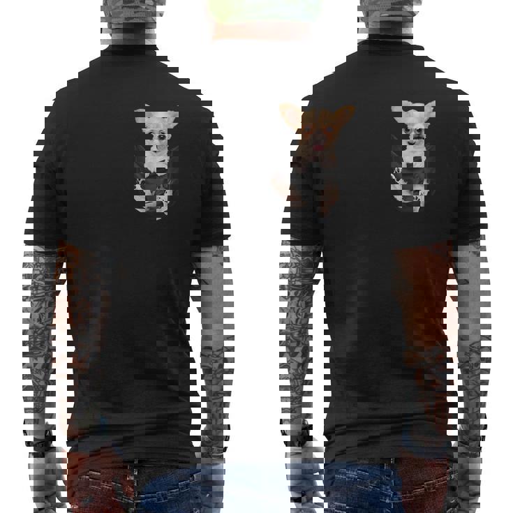 チワワ愛好家のためのあなたのポケットの中の面白いチワワ メンズTシャツ バックプリント