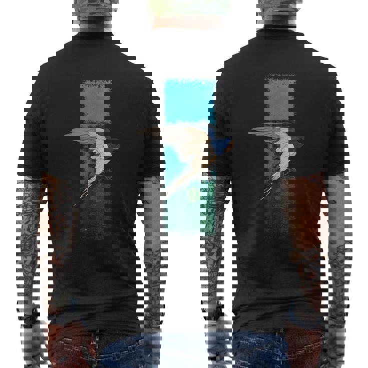 ツバメ鳥のグラフィック メンズTシャツ バックプリント