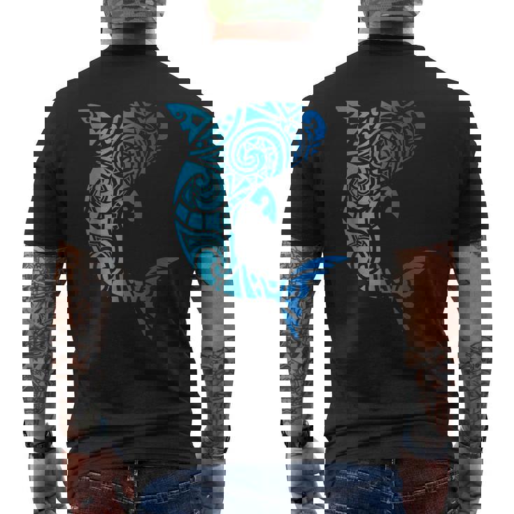 トライバルスタイル ハワイ マノ サメ 恋人 週間 ビーチギフト メンズTシャツ バックプリント