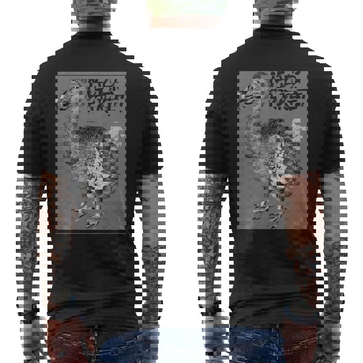 ドードー鳥、決して忘れない、動物種、ハト、ドローン、ドードー メンズTシャツ バックプリント