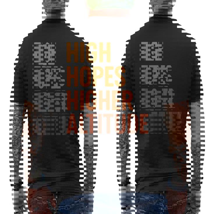 ハイ・ホープス 高地、楽しいインスピレーションロケット打ち上げ メンズTシャツ バックプリント