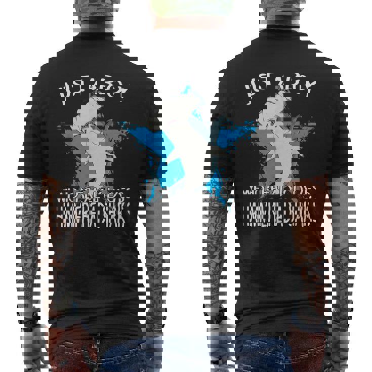 ハンマーヘッドシャークが大好きな男の子です。ハンマーヘッドシャーク ハンマーヘッドシャーク メンズTシャツ バックプリント