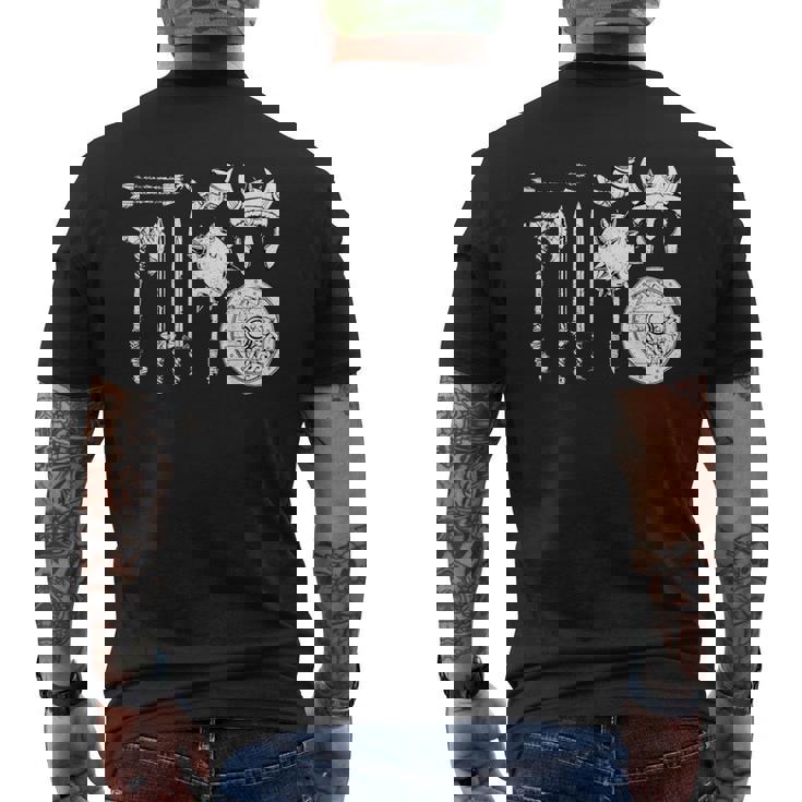 バイキング 戦士装備 剣 兜 斧 角 ヴァルハラ メンズTシャツ バックプリント