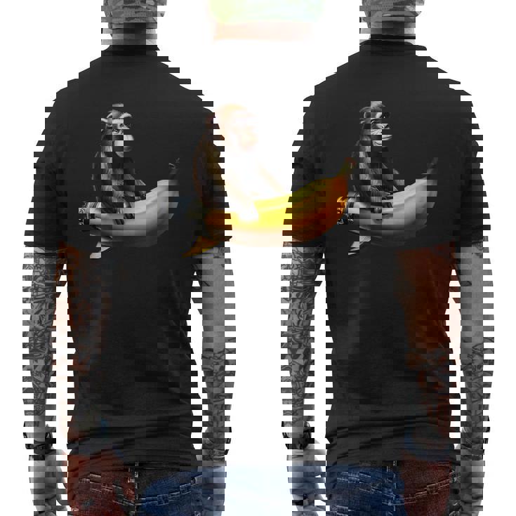 バナナロケットの宇宙飛行士猿 メンズTシャツ バックプリント