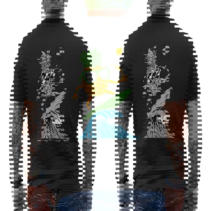 パイナップルはサーフィンのイラスト メンズTシャツ バックプリント
