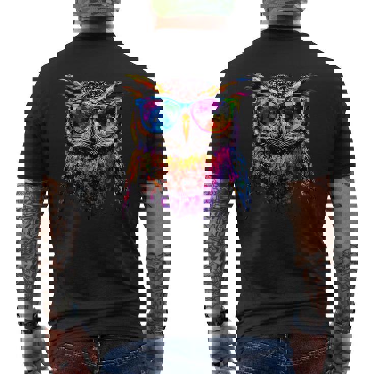 フクロウ カラフル レインボーカラー ポップアート フクロウ フクロウ かわいい フクロウ メンズTシャツ バックプリント