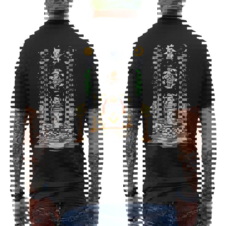 フリーメーソンのロッジ フリーメイソン フリーメイソンのコンパス フリーメイソンの祭壇 メンズTシャツ バックプリント