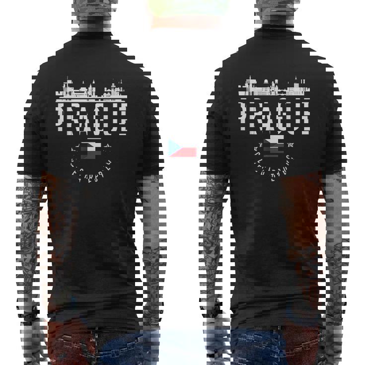 プラハ スカイライン チェコ共和国 国旗 プライド お土産 メンズTシャツ バックプリント