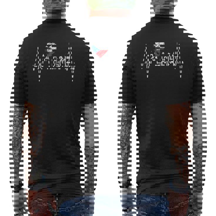 プラハのスカイライン ハートビート チェコ共和国 プラハ大好きi Love Prague Praha メンズTシャツ バックプリント