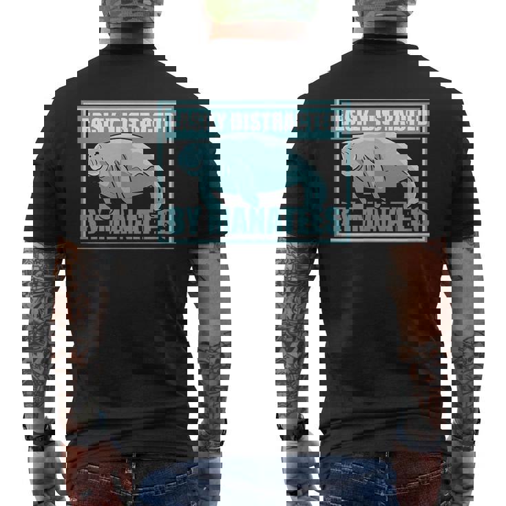 マナティーに気を取られる かわいいマナティー 面白い 海の動物 メンズTシャツ バックプリント