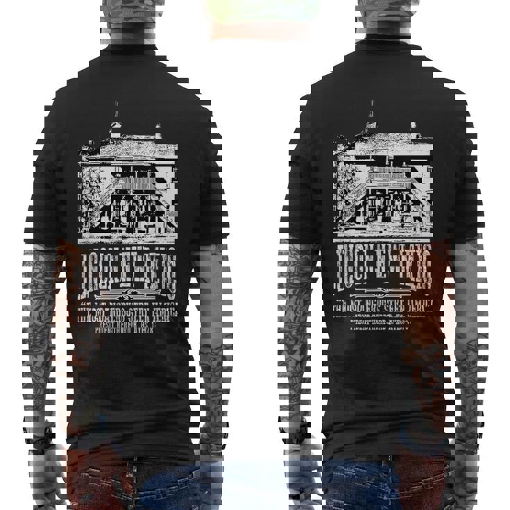 リンカーンニューメキシコ旧裁判所ビリー・ザ・キッド・エスケープス メンズTシャツ バックプリント