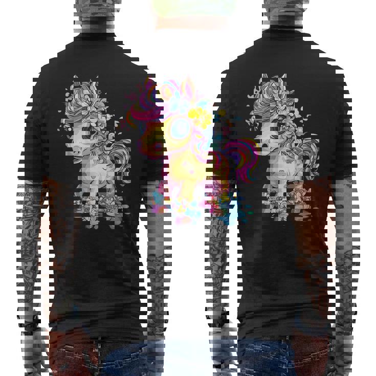 レインボーフラワーマジックのかわいいポニー。 メンズTシャツ バックプリント