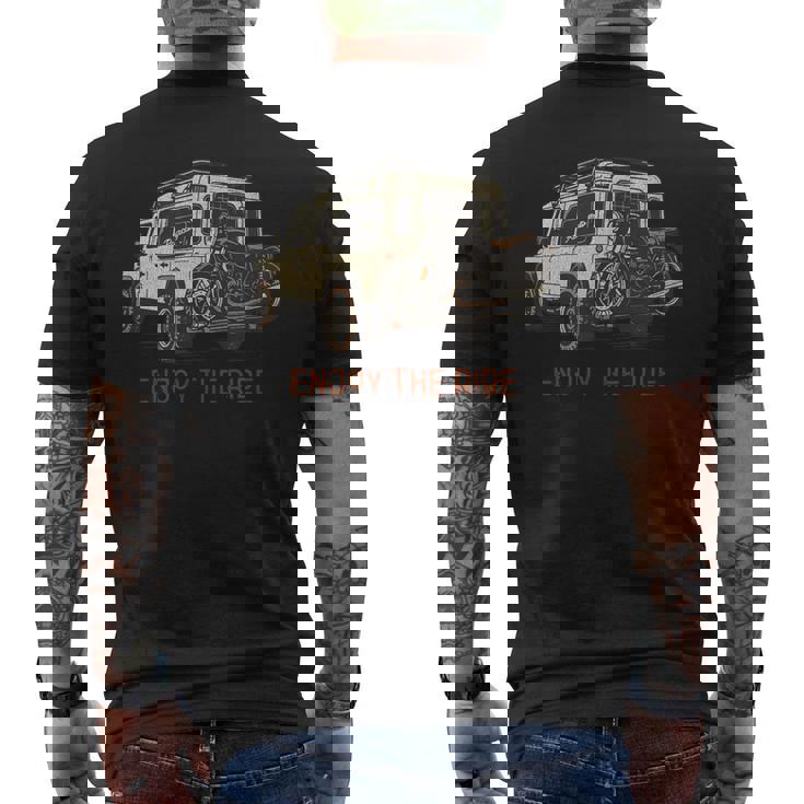 ヴィンテージ オフロード アドベンチャー ロードトリップ バイク イラストレーション メンズTシャツ バックプリント