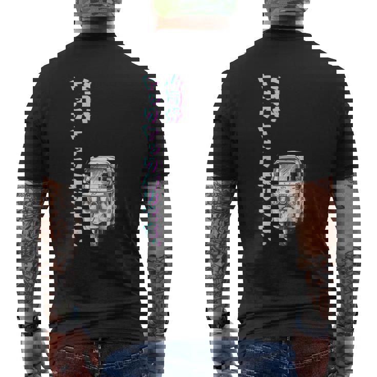 上司がトゥクトゥク乗りです ユーモアデザイン メンズTシャツ バックプリント