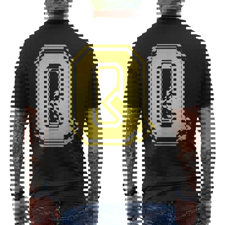 大文字 Q プリントされた明るいスタイルのデザイン。 メンズTシャツ バックプリント