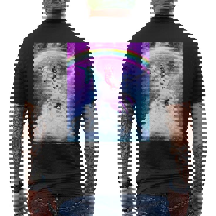 宇宙パグ 雲の上のレインボーユニコーン メンズTシャツ バックプリント