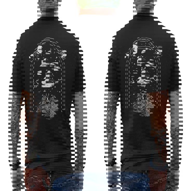 宇宙人 陰謀論 I Ufo I 古代エジプトのピラミッド メンズTシャツ バックプリント