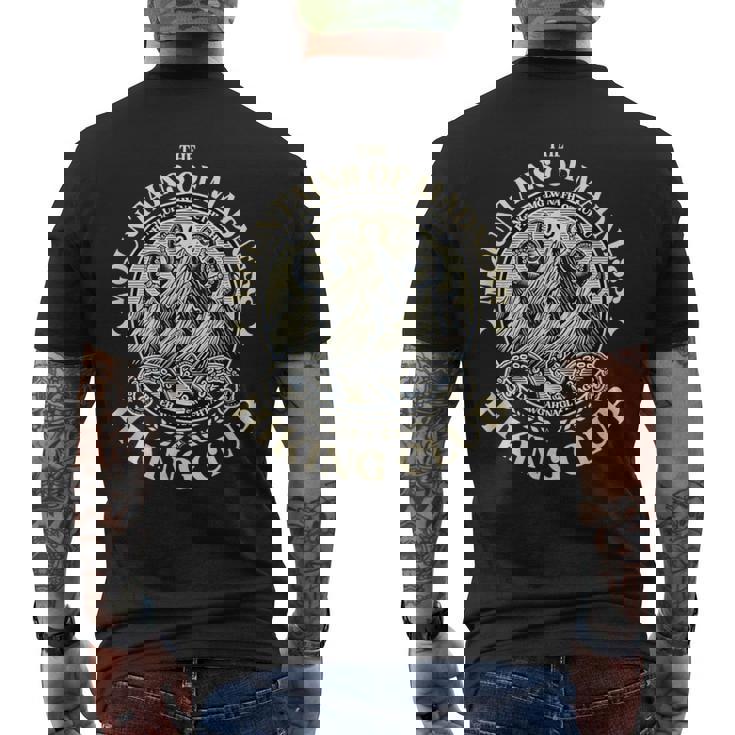 山岳狂気ラブクラフトハイキングとクトゥルフ・ミスカトニック メンズTシャツ バックプリント