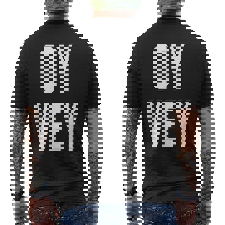 愉快なユダヤ人ユーモア Oyey ジディッシュ イスラエル ヘブライ語 ハヌカー メンズTシャツ バックプリント