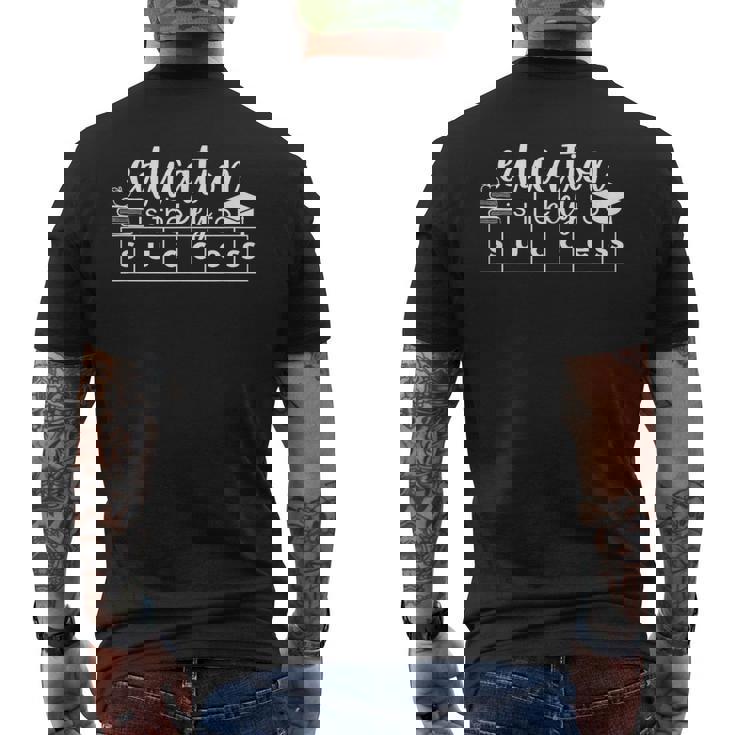 教育は成功への鍵 メンズTシャツ バックプリント