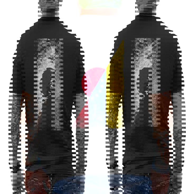 日本ベネズエラ国旗 日本のベネズエラ。 メンズTシャツ バックプリント