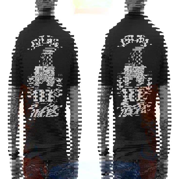 本物の男はトラクターを運転する 農作業 ランチ 農家 ファーム メンズTシャツ バックプリント