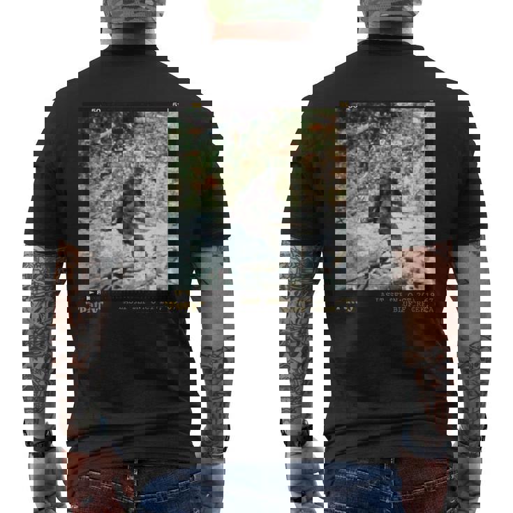 歴史的なビッグフット写真パティ・ザ・ビッグフット。 メンズTシャツ バックプリント