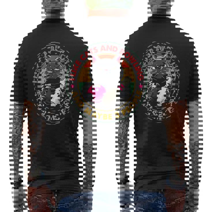 私は猫とボーリングが好きで、多分3人で面白い猫愛好家です メンズTシャツ バックプリント