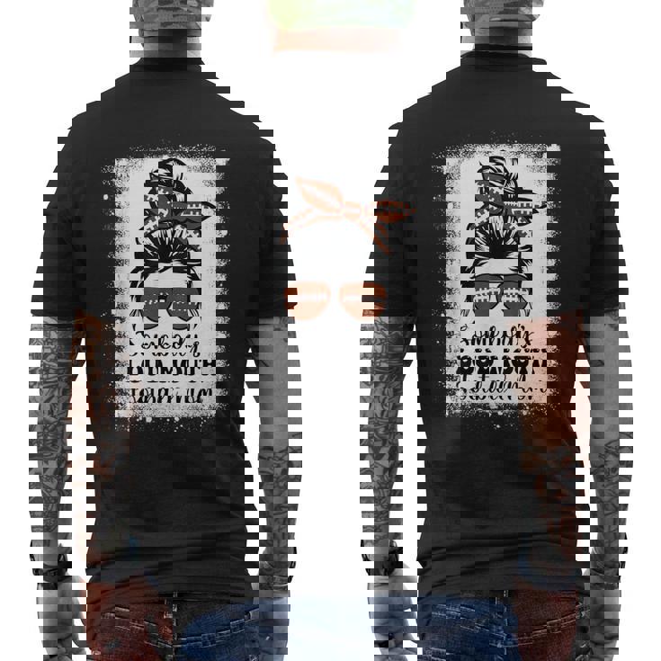 誰かのラウド・マウス・フットボール・マム・チアー・フットボール選手 メンズTシャツ バックプリント