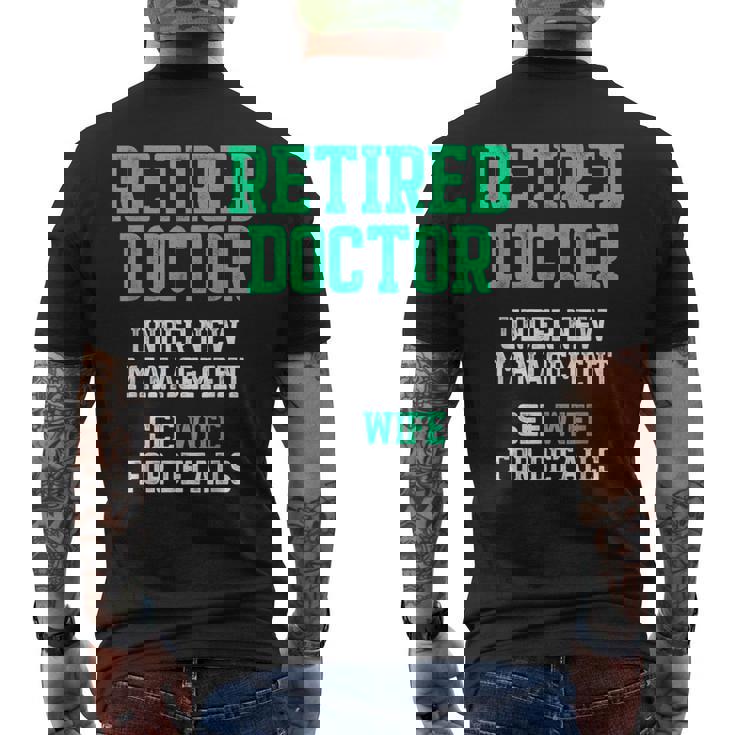 退職した医師医療md妻医師退職 メンズTシャツ バックプリント