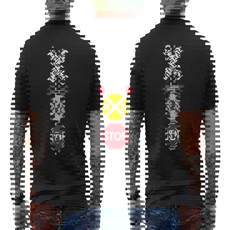 鉄道 踏切 標識 電車 作業員 エンジニア Railfan メンズTシャツ バックプリント