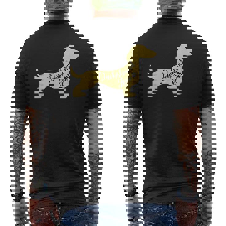 面白いダックスフント犬のデザイン ペット愛好家の足 メンズTシャツ バックプリント