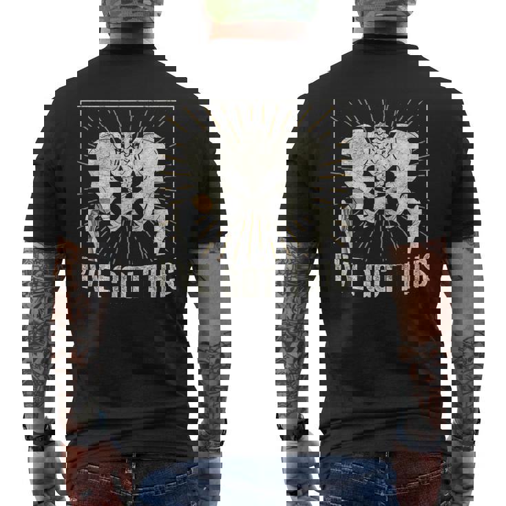 骨折した人工股関節置換手術で回復しました メンズTシャツ バックプリント