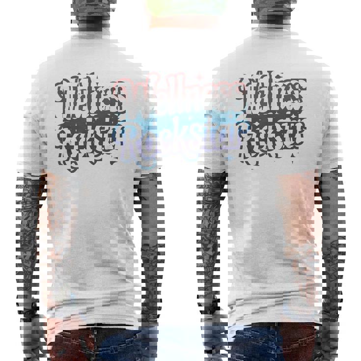 Epic Team Wellness Rockstarquad ヨガクラス フィットネス メンズTシャツ バックプリント