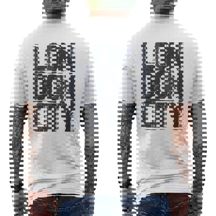 I Love London、クールでレトロなロンドンのファッショングラフィックデザイン。 メンズTシャツ バックプリント