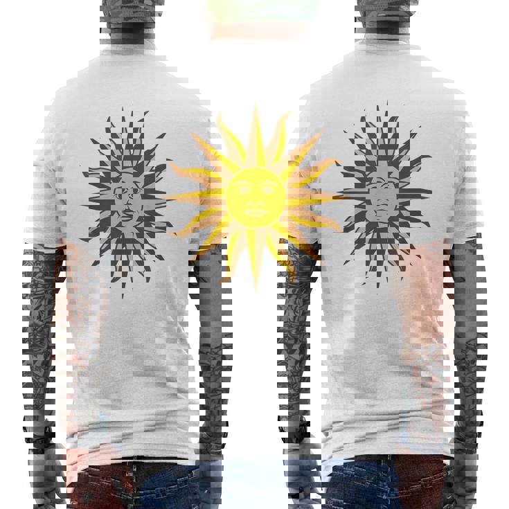 ウルグアイ ヘリテージ ヴィンテージ ウルグアイ人 5月の息子 メンズTシャツ バックプリント